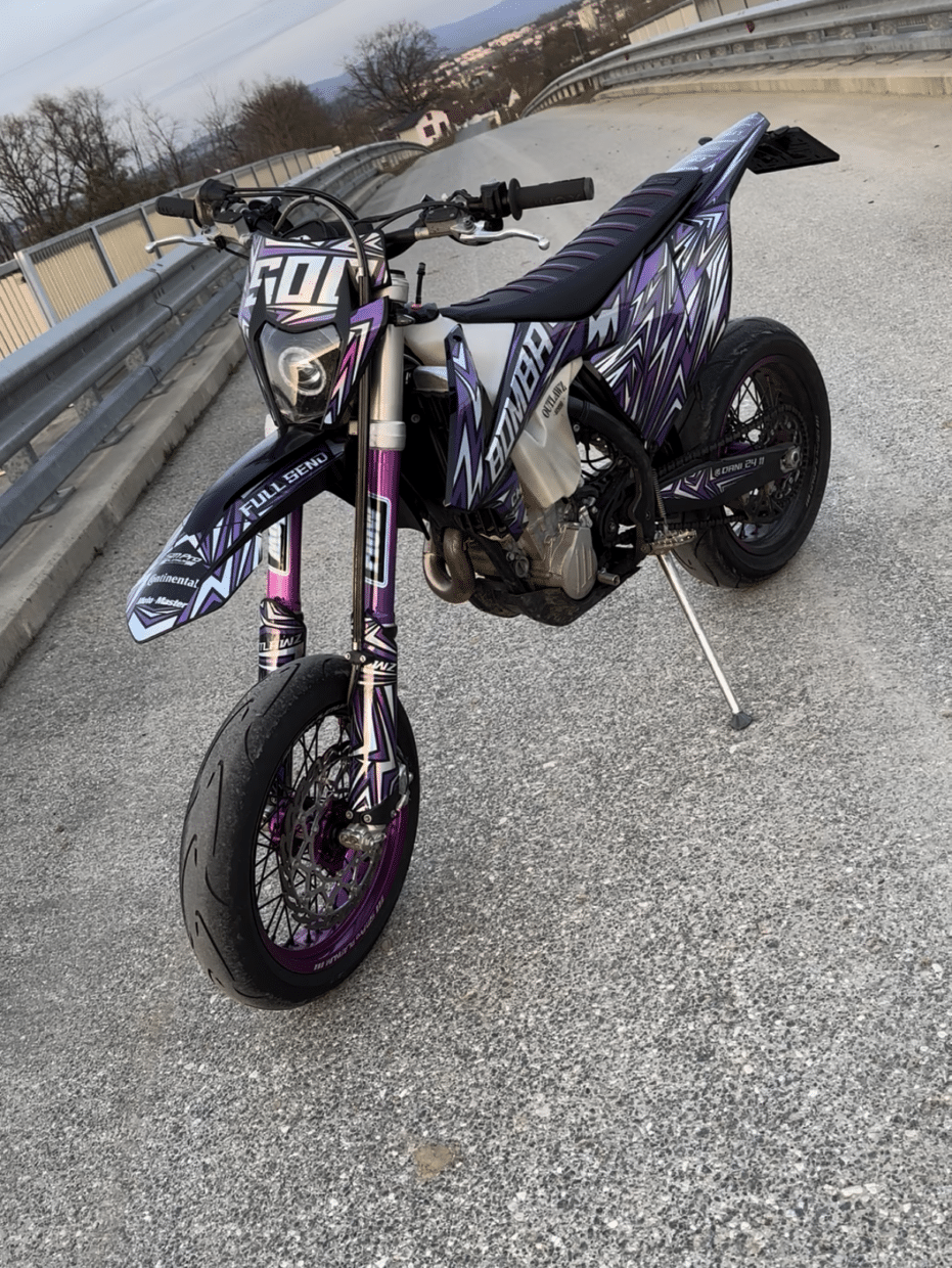 Full Custom Bike stehend